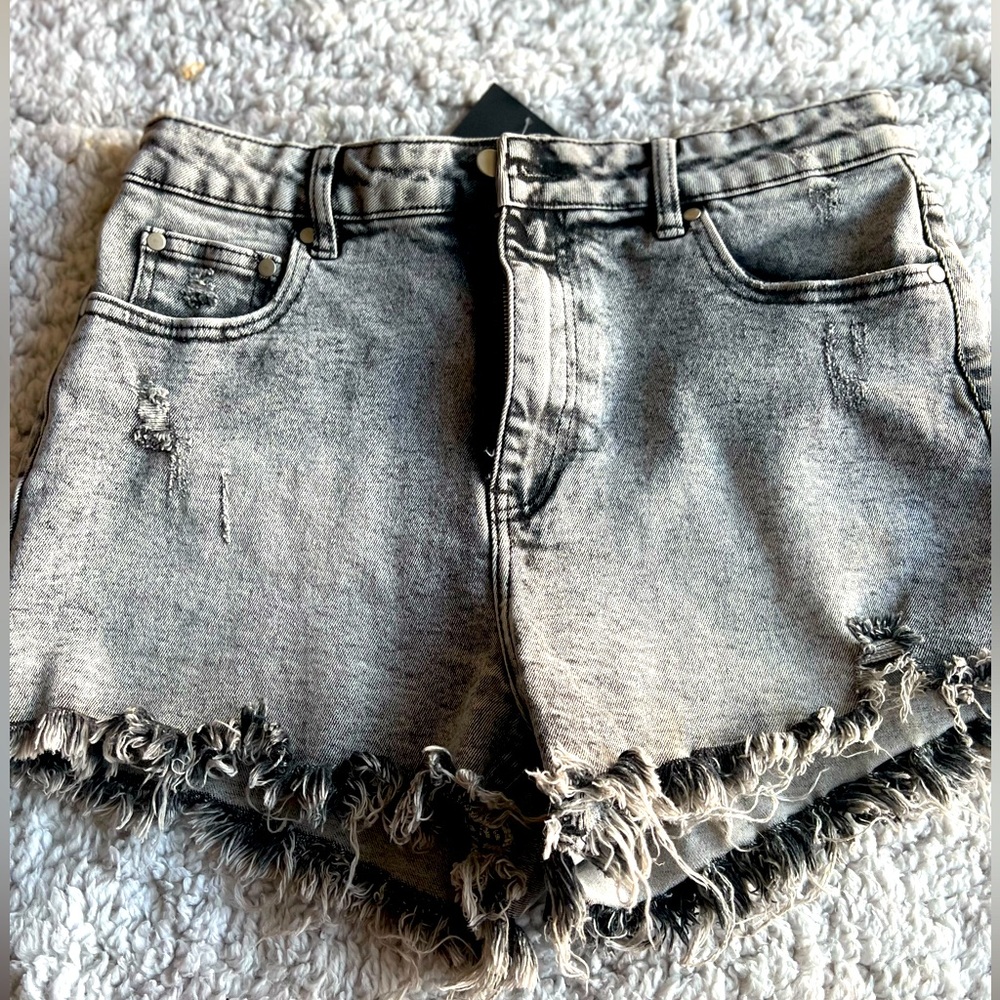 Grey High waist 5 pocket denim shorts with frayed hem, size L